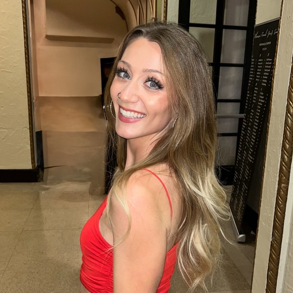 Meet your Posher, Carlie - Picture 3 of 4